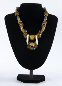 Necklace Multicolour with white at pendant